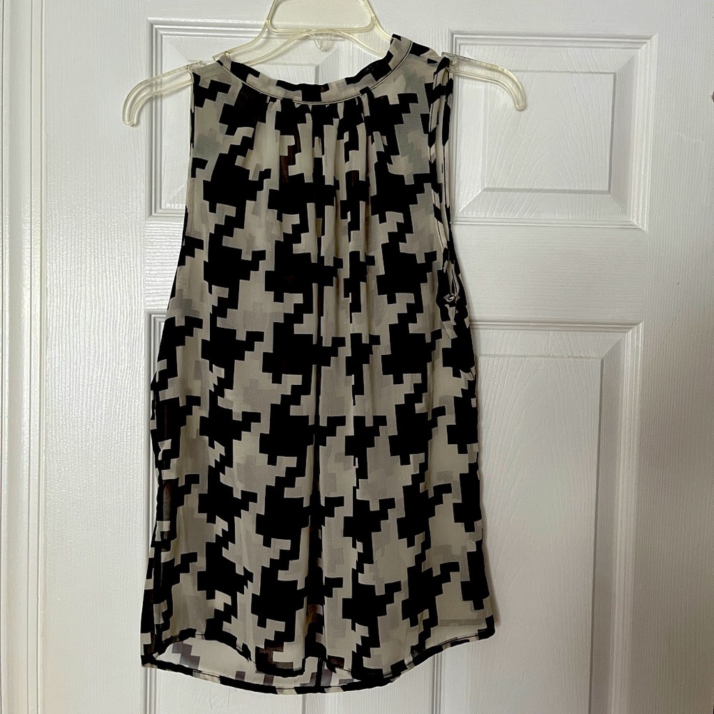 Sweet Pea sleeveless houndstooth blouse